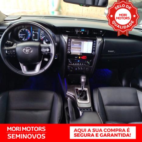 TOYOTA Hilux SW4 2.8 16V 4P SRX 4X4 7 LUGARES TURBO DIESEL AUTOMTICO, Foto 6