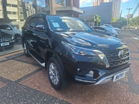 TOYOTA Hilux SW4 2.8 4P SRX 4X4 DIAMOND 7 LUGARES TURBO DIESEL AUTOMTICO, Foto 4