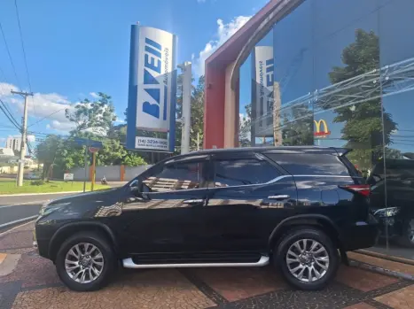TOYOTA Hilux SW4 2.8 4P SRX 4X4 DIAMOND 7 LUGARES TURBO DIESEL AUTOMTICO, Foto 5