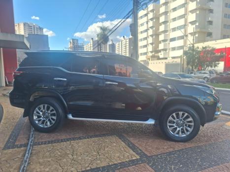TOYOTA Hilux SW4 2.8 4P SRX 4X4 DIAMOND 7 LUGARES TURBO DIESEL AUTOMTICO, Foto 6