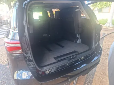 TOYOTA Hilux SW4 2.8 4P SRX 4X4 DIAMOND 7 LUGARES TURBO DIESEL AUTOMTICO, Foto 9