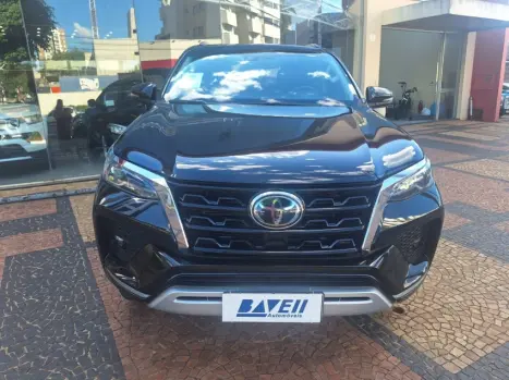 TOYOTA Hilux SW4 2.8 4P SRX 4X4 DIAMOND 7 LUGARES TURBO DIESEL AUTOMTICO, Foto 10