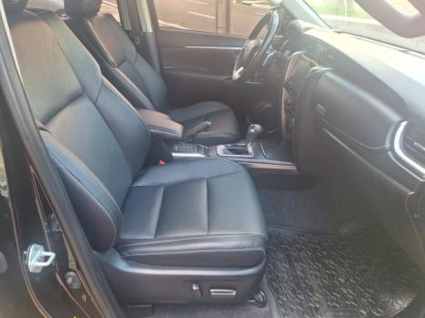 TOYOTA Hilux SW4 2.8 4P SRX 4X4 DIAMOND 7 LUGARES TURBO DIESEL AUTOMTICO, Foto 11