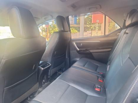 TOYOTA Hilux SW4 2.8 4P SRX 4X4 DIAMOND 7 LUGARES TURBO DIESEL AUTOMTICO, Foto 13