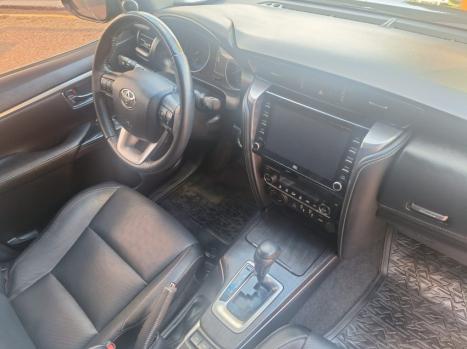 TOYOTA Hilux SW4 2.8 4P SRX 4X4 DIAMOND 7 LUGARES TURBO DIESEL AUTOMTICO, Foto 14