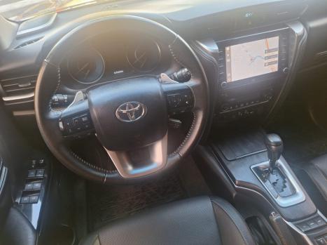 TOYOTA Hilux SW4 2.8 4P SRX 4X4 DIAMOND 7 LUGARES TURBO DIESEL AUTOMTICO, Foto 15