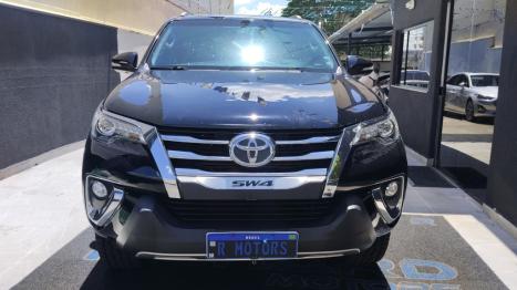 TOYOTA Hilux SW4 2.8 4P SRX 4X4 TURBO DIESEL AUTOMTICO, Foto 2