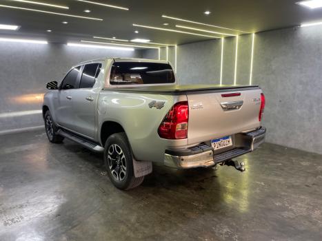 TOYOTA Hilux SW4 2.8 4P SRX 4X4 TURBO DIESEL AUTOMTICO, Foto 4