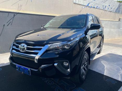 TOYOTA Hilux SW4 2.8 16V 4P SRX 4X4 7 LUGARES TURBO DIESEL AUTOMTICO, Foto 3