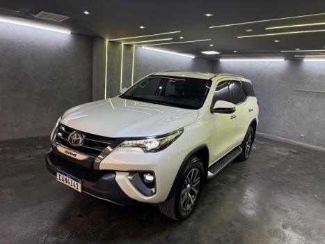 TOYOTA Hilux SW4 2.8 16V 4P SRX 4X4 7 LUGARES TURBO DIESEL AUTOMTICO, Foto 2