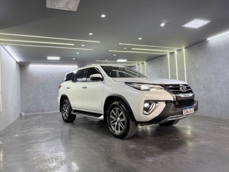 TOYOTA Hilux SW4 2.8 16V 4P SRX 4X4 7 LUGARES TURBO DIESEL AUTOMTICO, Foto 6