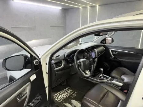 TOYOTA Hilux SW4 2.8 16V 4P SRX 4X4 7 LUGARES TURBO DIESEL AUTOMTICO, Foto 8