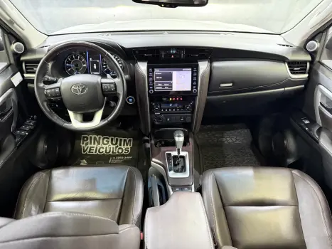 TOYOTA Hilux SW4 2.8 16V 4P SRX 4X4 7 LUGARES TURBO DIESEL AUTOMTICO, Foto 12