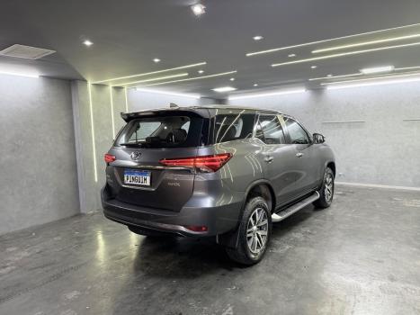 TOYOTA Hilux SW4 2.8 16V 4P SRX 4X4 7 LUGARES TURBO DIESEL AUTOMTICO, Foto 3