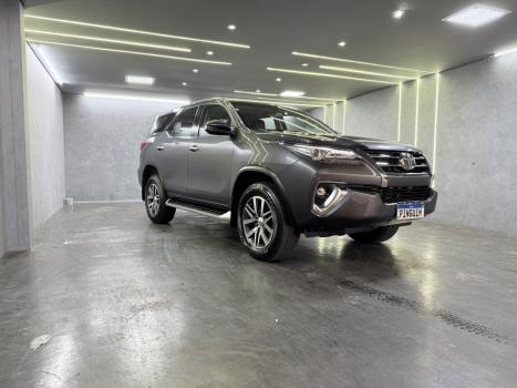 TOYOTA Hilux SW4 2.8 16V 4P SRX 4X4 7 LUGARES TURBO DIESEL AUTOMTICO, Foto 4
