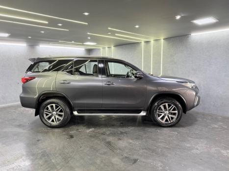 TOYOTA Hilux SW4 2.8 16V 4P SRX 4X4 7 LUGARES TURBO DIESEL AUTOMTICO, Foto 5