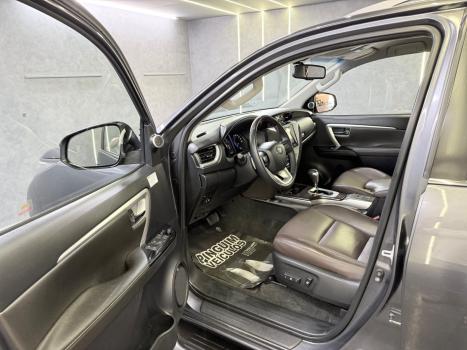 TOYOTA Hilux SW4 2.8 16V 4P SRX 4X4 7 LUGARES TURBO DIESEL AUTOMTICO, Foto 8