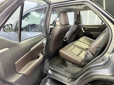 TOYOTA Hilux SW4 2.8 16V 4P SRX 4X4 7 LUGARES TURBO DIESEL AUTOMTICO, Foto 12