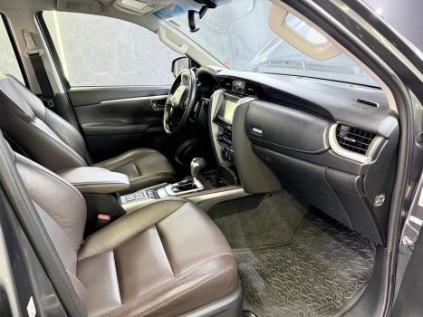 TOYOTA Hilux SW4 2.8 16V 4P SRX 4X4 7 LUGARES TURBO DIESEL AUTOMTICO, Foto 13