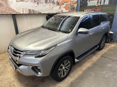TOYOTA Hilux SW4 2.8 16V 4P SRX 4X4 7 LUGARES TURBO DIESEL AUTOMTICO, Foto 1