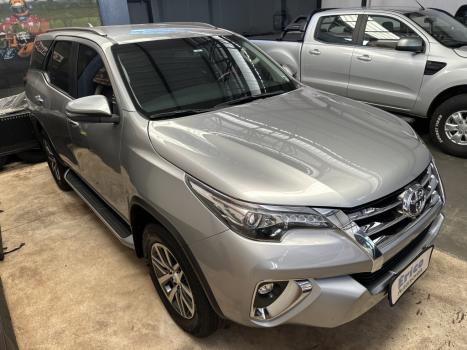 TOYOTA Hilux SW4 2.8 16V 4P SRX 4X4 7 LUGARES TURBO DIESEL AUTOMTICO, Foto 3