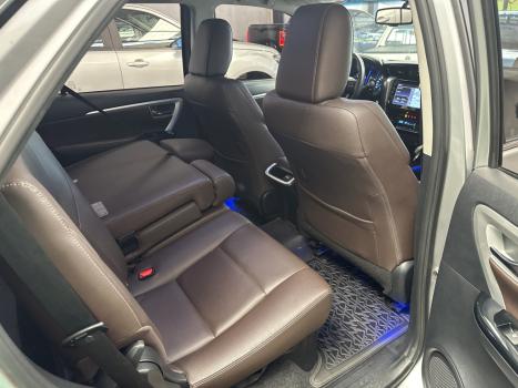 TOYOTA Hilux SW4 2.8 16V 4P SRX 4X4 7 LUGARES TURBO DIESEL AUTOMTICO, Foto 5