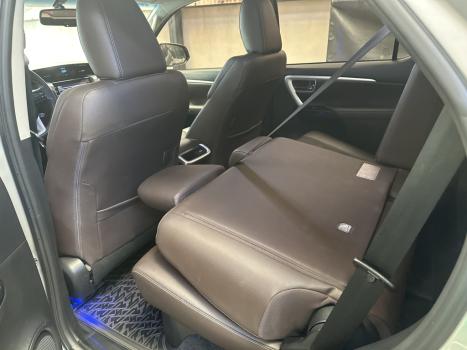TOYOTA Hilux SW4 2.8 16V 4P SRX 4X4 7 LUGARES TURBO DIESEL AUTOMTICO, Foto 9