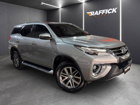 TOYOTA Hilux SW4 2.8 16V 4P SRX 4X4 7 LUGARES TURBO DIESEL AUTOMTICO, Foto 2
