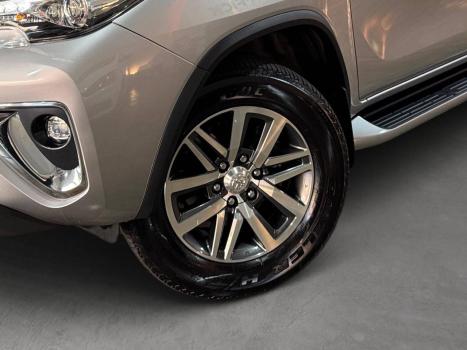 TOYOTA Hilux SW4 2.8 16V 4P SRX 4X4 7 LUGARES TURBO DIESEL AUTOMTICO, Foto 6