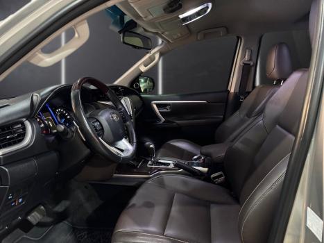 TOYOTA Hilux SW4 2.8 16V 4P SRX 4X4 7 LUGARES TURBO DIESEL AUTOMTICO, Foto 7