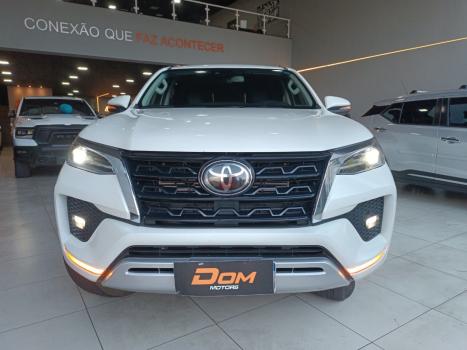 TOYOTA Hilux SW4 2.8 16V 4P SRX 4X4 7 LUGARES TURBO DIESEL AUTOMTICO, Foto 2