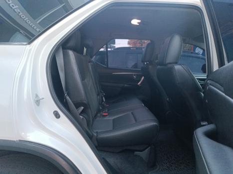 TOYOTA Hilux SW4 2.8 16V 4P SRX 4X4 7 LUGARES TURBO DIESEL AUTOMTICO, Foto 10
