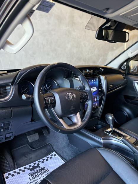 TOYOTA Hilux SW4 2.8 16V 4P SRX 4X4 7 LUGARES TURBO DIESEL AUTOMTICO, Foto 9