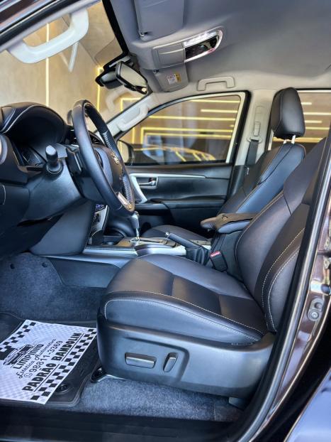 TOYOTA Hilux SW4 2.8 16V 4P SRX 4X4 7 LUGARES TURBO DIESEL AUTOMTICO, Foto 10