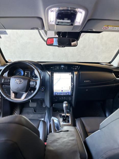 TOYOTA Hilux SW4 2.8 16V 4P SRX 4X4 7 LUGARES TURBO DIESEL AUTOMTICO, Foto 11