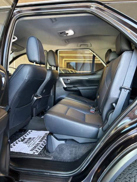 TOYOTA Hilux SW4 2.8 16V 4P SRX 4X4 7 LUGARES TURBO DIESEL AUTOMTICO, Foto 14