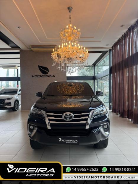 TOYOTA Hilux SW4 2.8 16V 4P SRX 4X4 7 LUGARES TURBO DIESEL AUTOMTICO, Foto 3