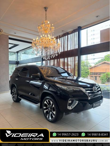 TOYOTA Hilux SW4 2.8 16V 4P SRX 4X4 7 LUGARES TURBO DIESEL AUTOMTICO, Foto 4