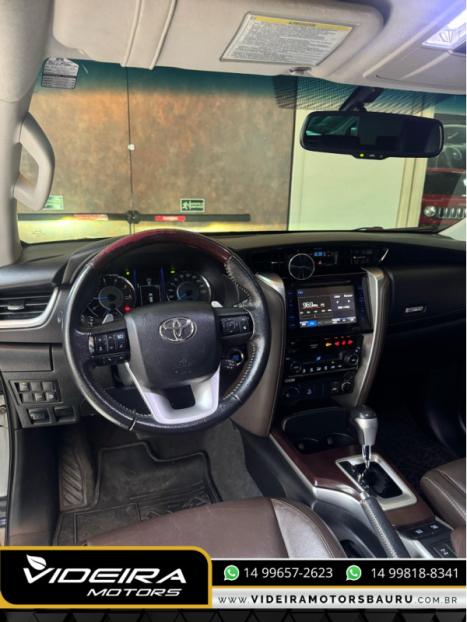 TOYOTA Hilux SW4 2.8 16V 4P SRX 4X4 7 LUGARES TURBO DIESEL AUTOMTICO, Foto 9