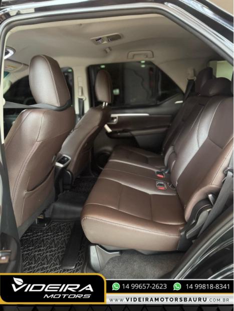 TOYOTA Hilux SW4 2.8 16V 4P SRX 4X4 7 LUGARES TURBO DIESEL AUTOMTICO, Foto 10