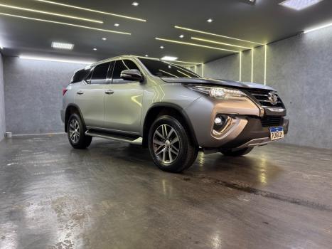 TOYOTA Hilux SW4 2.8 4P SRX 4X4 TURBO DIESEL AUTOMTICO, Foto 2