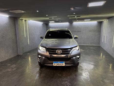 TOYOTA Hilux SW4 2.8 4P SRX 4X4 TURBO DIESEL AUTOMTICO, Foto 3