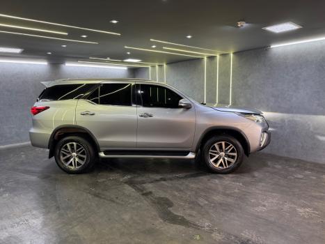 TOYOTA Hilux SW4 2.8 4P SRX 4X4 TURBO DIESEL AUTOMTICO, Foto 4