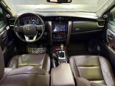 TOYOTA Hilux SW4 2.8 4P SRX 4X4 TURBO DIESEL AUTOMTICO, Foto 7