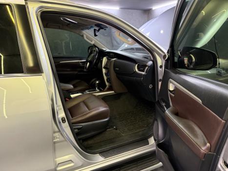 TOYOTA Hilux SW4 2.8 4P SRX 4X4 TURBO DIESEL AUTOMTICO, Foto 10