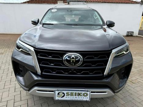 TOYOTA Hilux SW4 2.8 16V 4P SRX 4X4 7 LUGARES TURBO DIESEL AUTOMTICO, Foto 2