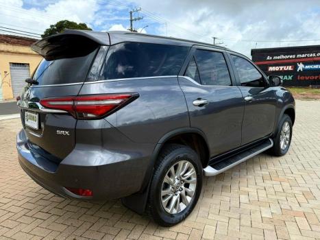 TOYOTA Hilux SW4 2.8 16V 4P SRX 4X4 7 LUGARES TURBO DIESEL AUTOMTICO, Foto 5
