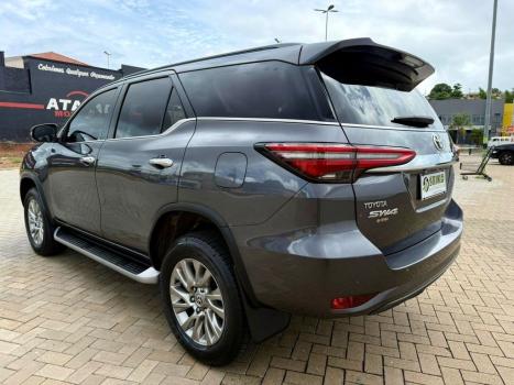 TOYOTA Hilux SW4 2.8 16V 4P SRX 4X4 7 LUGARES TURBO DIESEL AUTOMTICO, Foto 7