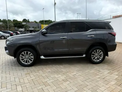 TOYOTA Hilux SW4 2.8 16V 4P SRX 4X4 7 LUGARES TURBO DIESEL AUTOMTICO, Foto 8