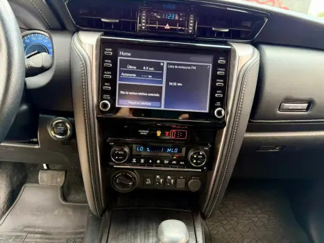 TOYOTA Hilux SW4 2.8 16V 4P SRX 4X4 7 LUGARES TURBO DIESEL AUTOMTICO, Foto 13